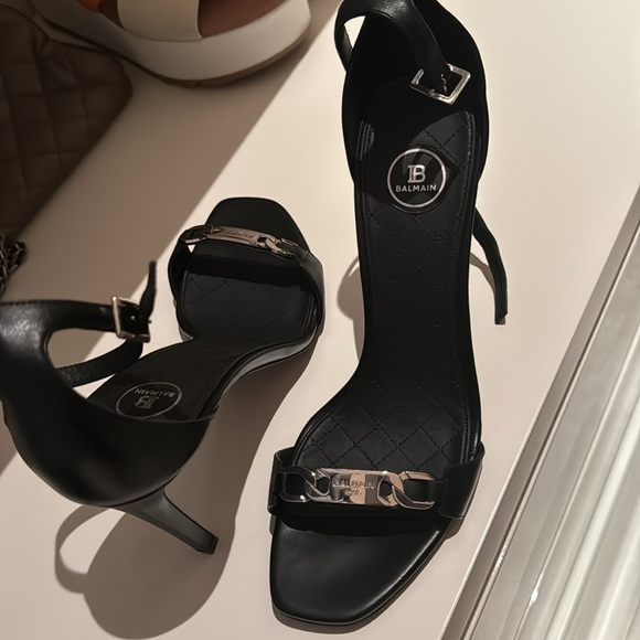 Balmain heels with the silver engraved tag “Balmain” Brand new never worn. 39 - Picture 2 of 3